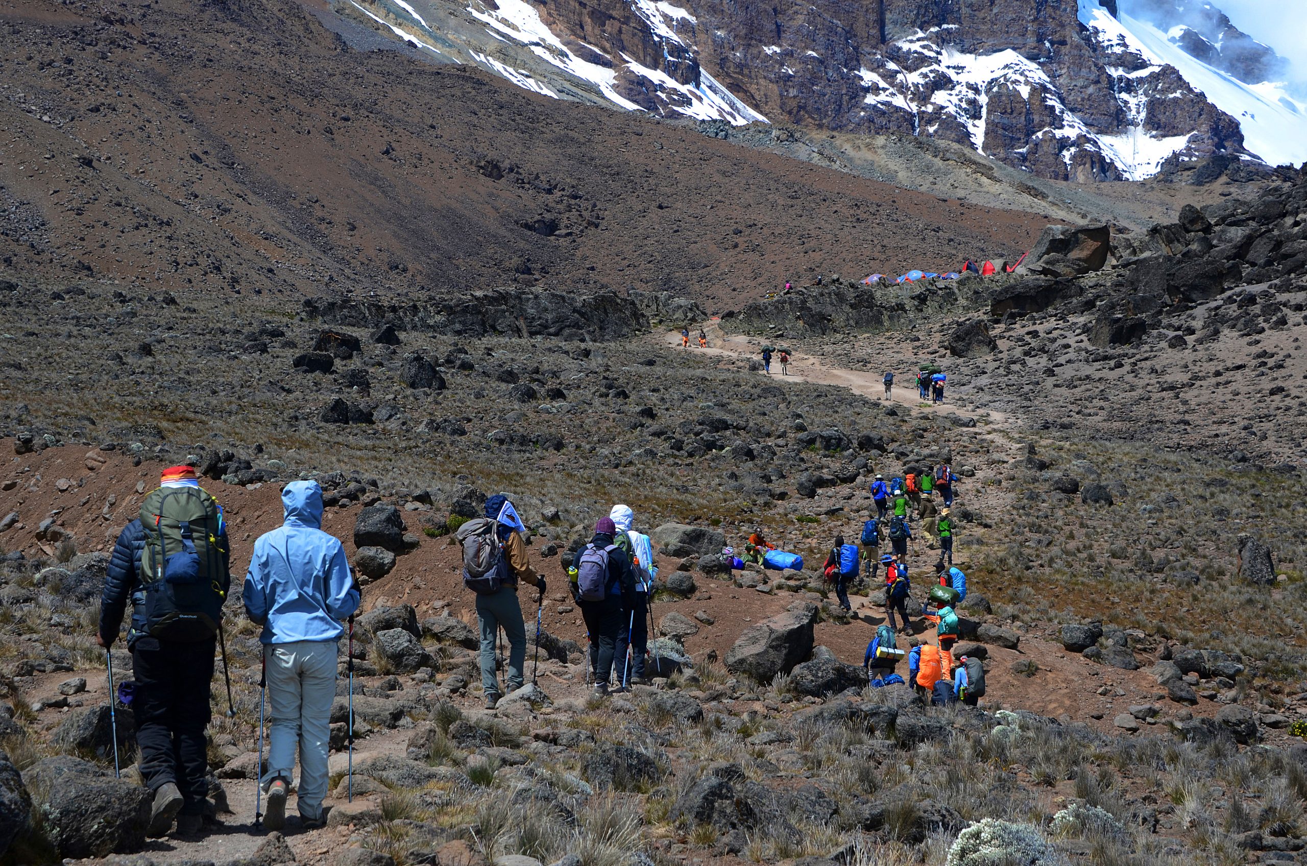 Portals,In,Kilimanjaro,Crying,30kg,In,Their,Shoulder,Trekking,To